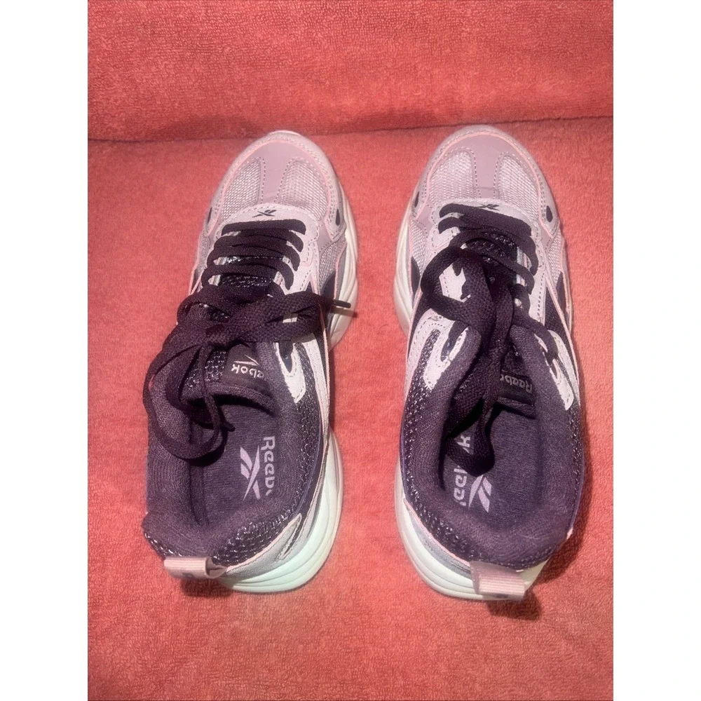 Reebok girls charge
